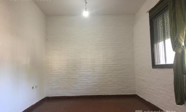 Depto. de 3 amb. c/patio y entrada de auto, próximo a Av. Alte Brown y a Estación Temperley