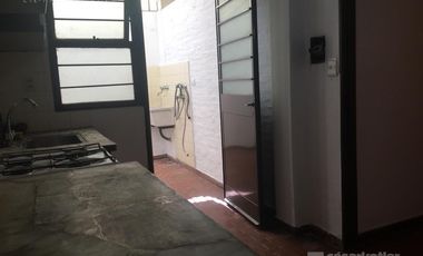 Depto. de 3 amb. c/patio y entrada de auto, próximo a Av. Alte Brown y a Estación Temperley