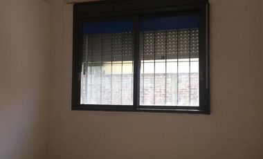 Depto. de 3 amb. c/patio y entrada de auto, próximo a Av. Alte Brown y a Estación Temperley