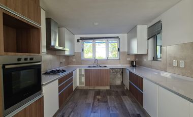 Hermosa Casa en Urbanización Bosch