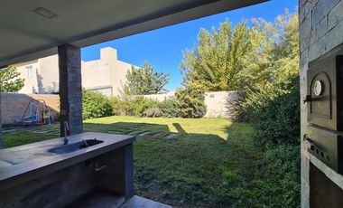 Hermosa Casa en Urbanización Bosch