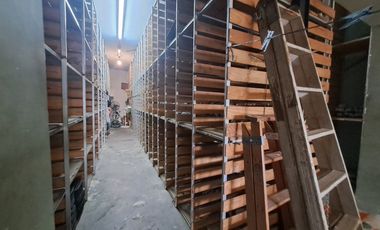 Casa en venta de tres dormitorios, quincho y cochera con depósito. Acebal.