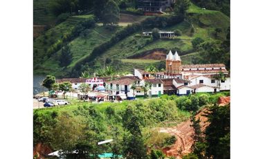 Venta de Finca/Hostal en el Peñol, con súper vista a la Represa