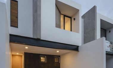 En Venta, Casa tipo TH de 3 recámaras y alberca dentro y al norte de la ciudad