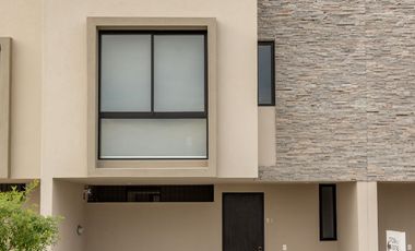 Casa en Venta en ALTIKA Modelo CEOS 2 Niveles