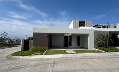 CASA EN PREVENTA EN LAG 8