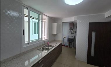 CONDADO DEL REY / PH KINGS PARK / 139M / BALCON