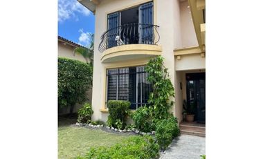 Casa en Venta en Paseo Dorado – Dorado Lake, Condado del Rey MLD