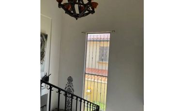 Casa en Venta en Paseo Dorado – Dorado Lake, Condado del Rey MLD