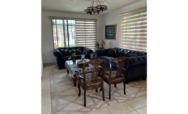 Casa en Venta en Paseo Dorado – Dorado Lake, Condado del Rey MLD
