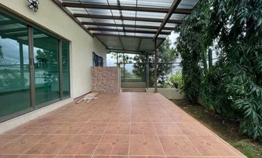 ALQUILER DE CASA EN LOS ALGARROBOS CERCADA ATRAS  3 RECAMARAS