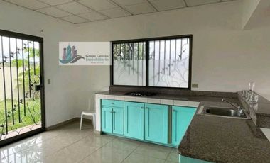 ALQUILER DE CASA EN LOS ALGARROBOS CERCADA ATRAS  3 RECAMARAS