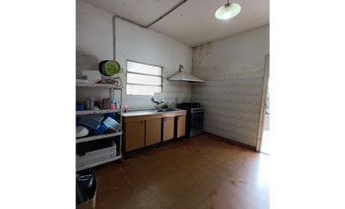 SE VENDE  inmueble ubicado en  Barrio LOS PINOS