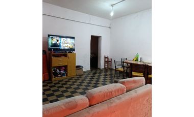 SE VENDE  inmueble ubicado en  Barrio LOS PINOS