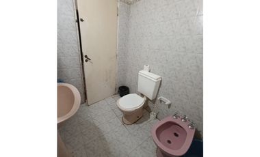 SE VENDE  inmueble ubicado en  Barrio LOS PINOS