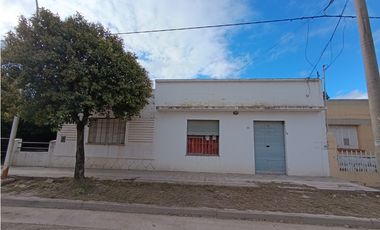 SE VENDE  inmueble ubicado en  Barrio LOS PINOS