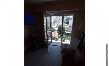 Depto 3 amb + dependencia - Todo el frente con balcón