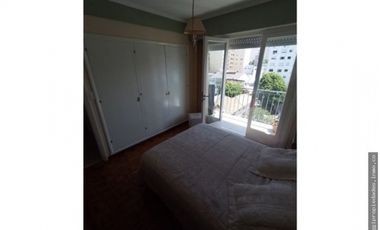 Depto 3 amb + dependencia - Todo el frente con balcón