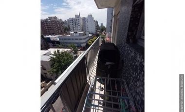 Depto 3 amb + dependencia - Todo el frente con balcón