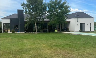 CASA EN VENTA - CLUB DE CAMPO SAN ROQUE Comarcas de Luján