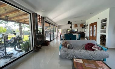 CASA EN VENTA - CLUB DE CAMPO SAN ROQUE Comarcas de Luján