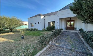 CASA EN VENTA - CLUB DE CAMPO SAN ROQUE Comarcas de Luján