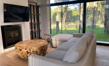 CASA EN VENTA A ESTRENAR  MINIMALISTA EN BARRIO PIONEROS