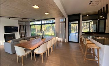 CASA EN VENTA A ESTRENAR  MINIMALISTA EN BARRIO PIONEROS