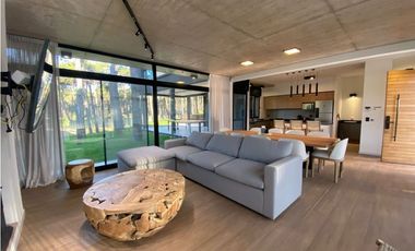 CASA EN VENTA A ESTRENAR  MINIMALISTA EN BARRIO PIONEROS