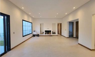 VENTA DE CASA A ESTRENAR - ISLA DEL GOLF PINAMAR