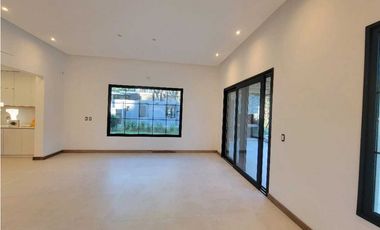 VENTA DE CASA A ESTRENAR - ISLA DEL GOLF PINAMAR