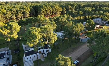 VENTA DE CASA A ESTRENAR - ISLA DEL GOLF PINAMAR