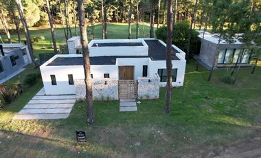 VENTA DE CASA A ESTRENAR - ISLA DEL GOLF PINAMAR