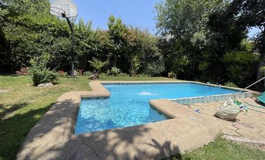 Casa en Arriendo en cercano a centros deportivos, universidades, colegios y clinicas.