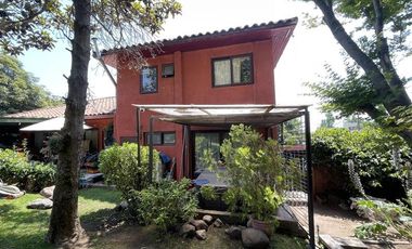 Casa en Arriendo en cercano a centros deportivos, universidades, colegios y clinicas.