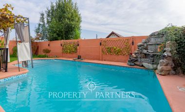 Venta de Casa con excelente ubicación y conexión a pasos de rojas magallanes.