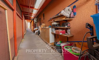 Venta de Casa con excelente ubicación y conexión a pasos de rojas magallanes.