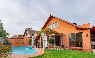 Venta de Casa con excelente ubicación y conexión a pasos de rojas magallanes.