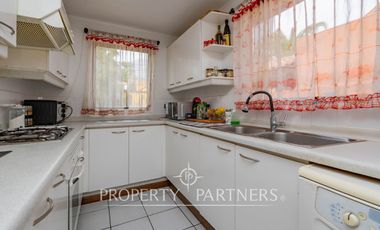 Venta de Casa con excelente ubicación y conexión a pasos de rojas magallanes.