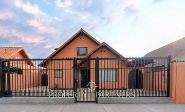 Venta de Casa con excelente ubicación y conexión a pasos de rojas magallanes.