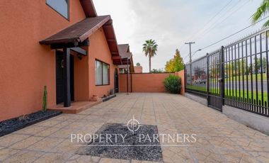 Venta de Casa con excelente ubicación y conexión a pasos de rojas magallanes.