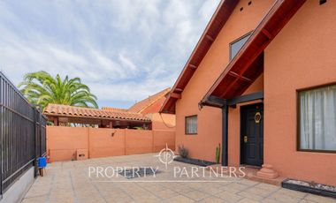 Venta de Casa con excelente ubicación y conexión a pasos de rojas magallanes.