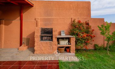 Venta de Casa con excelente ubicación y conexión a pasos de rojas magallanes.