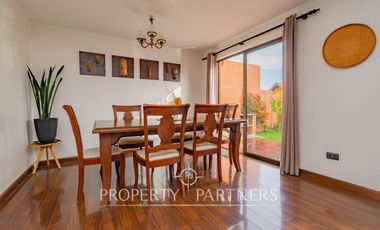 Venta de Casa con excelente ubicación y conexión a pasos de rojas magallanes.