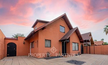 Venta de Casa con excelente ubicación y conexión a pasos de rojas magallanes.