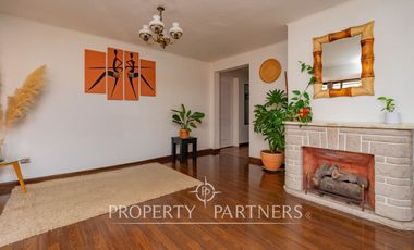 Venta de Casa con excelente ubicación y conexión a pasos de rojas magallanes.