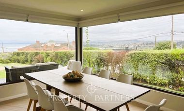 Casa en sector tradicional con vista al mar