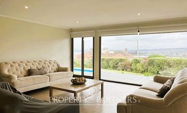 Casa en sector tradicional con vista al mar