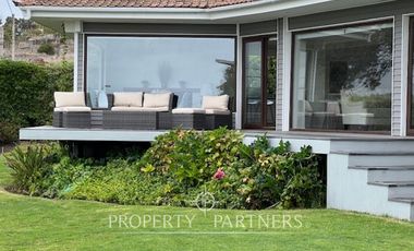 Casa en sector tradicional con vista al mar