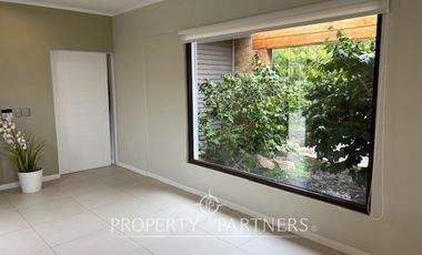 Casa en sector tradicional con vista al mar